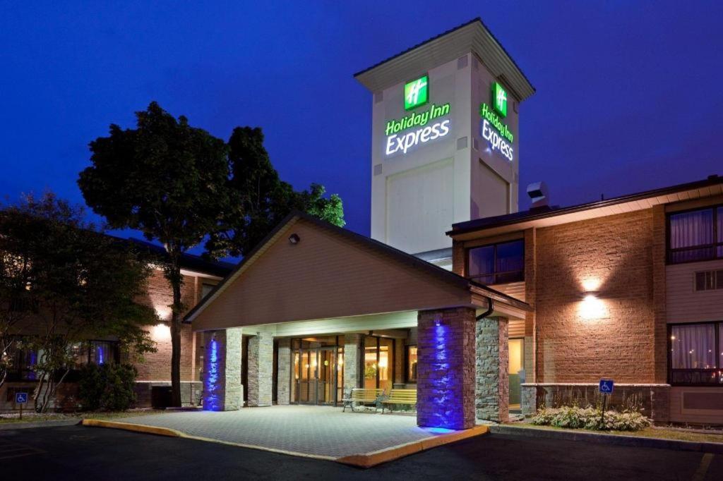 Holiday Inn Express Toronto East - Scarborough By Ihg Экстерьер фото
