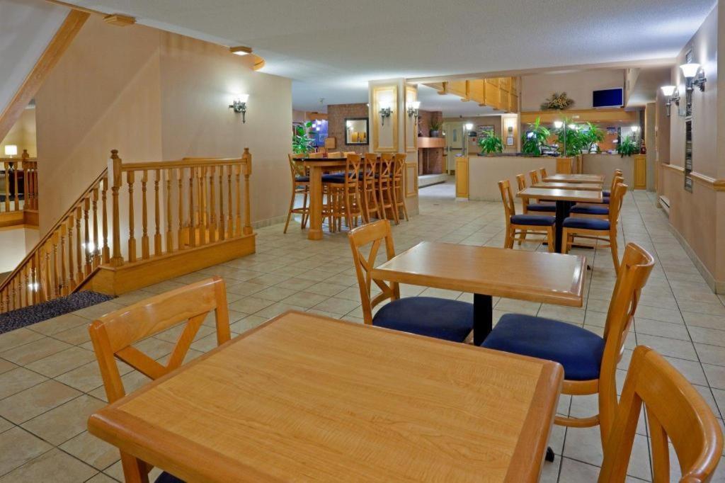 Holiday Inn Express Toronto East - Scarborough By Ihg Экстерьер фото