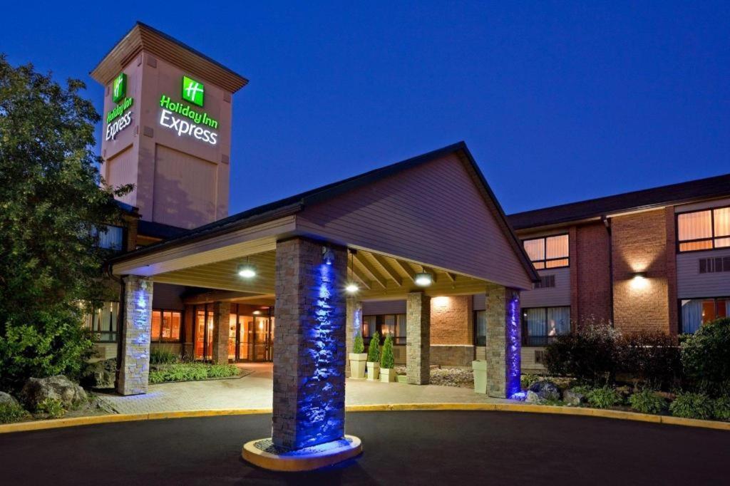 Holiday Inn Express Toronto East - Scarborough By Ihg Экстерьер фото