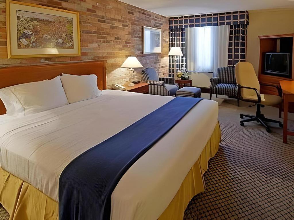 Holiday Inn Express Toronto East - Scarborough By Ihg Экстерьер фото