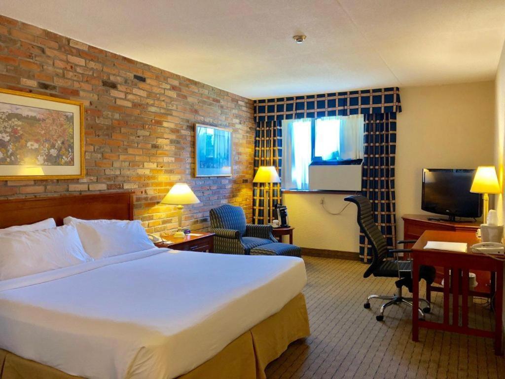 Holiday Inn Express Toronto East - Scarborough By Ihg Экстерьер фото