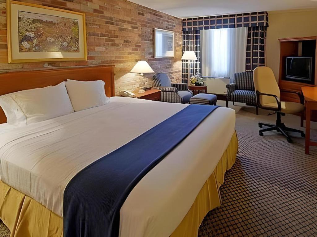 Holiday Inn Express Toronto East - Scarborough By Ihg Экстерьер фото
