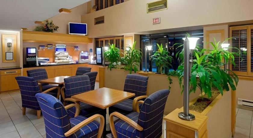 Holiday Inn Express Toronto East - Scarborough By Ihg Экстерьер фото