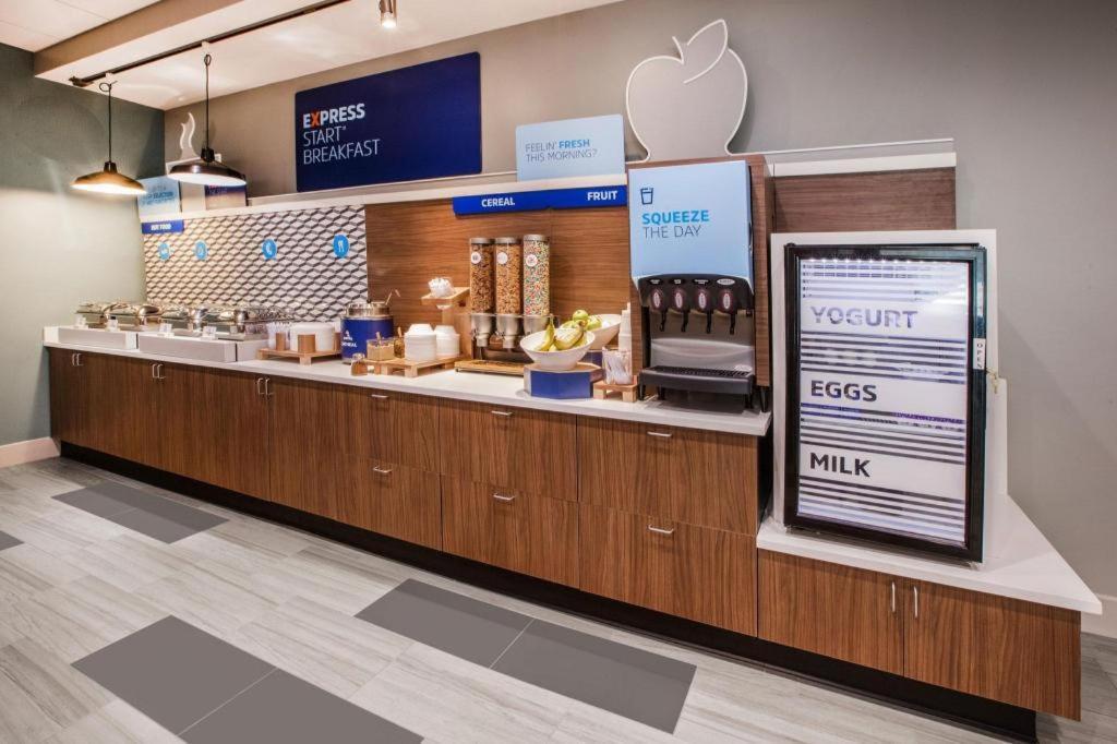 Holiday Inn Express Toronto East - Scarborough By Ihg Экстерьер фото