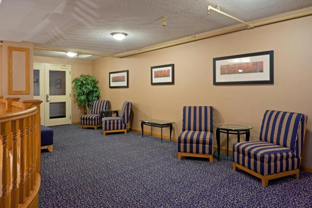 Holiday Inn Express Toronto East - Scarborough By Ihg Экстерьер фото