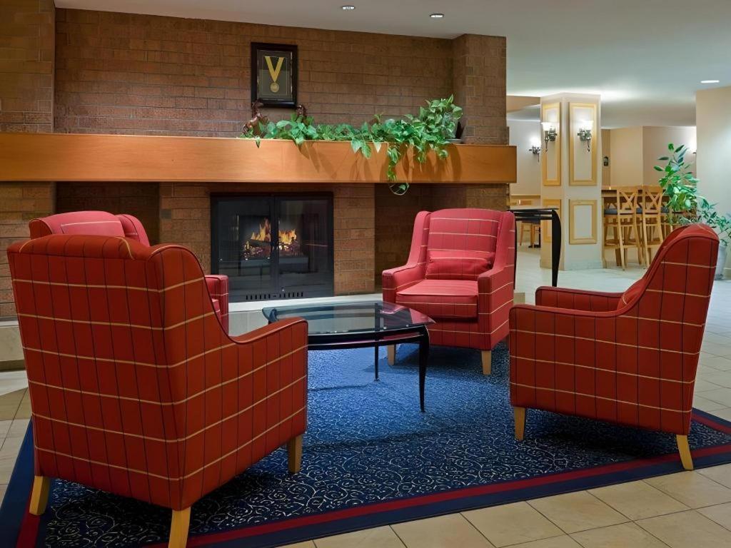 Holiday Inn Express Toronto East - Scarborough By Ihg Экстерьер фото