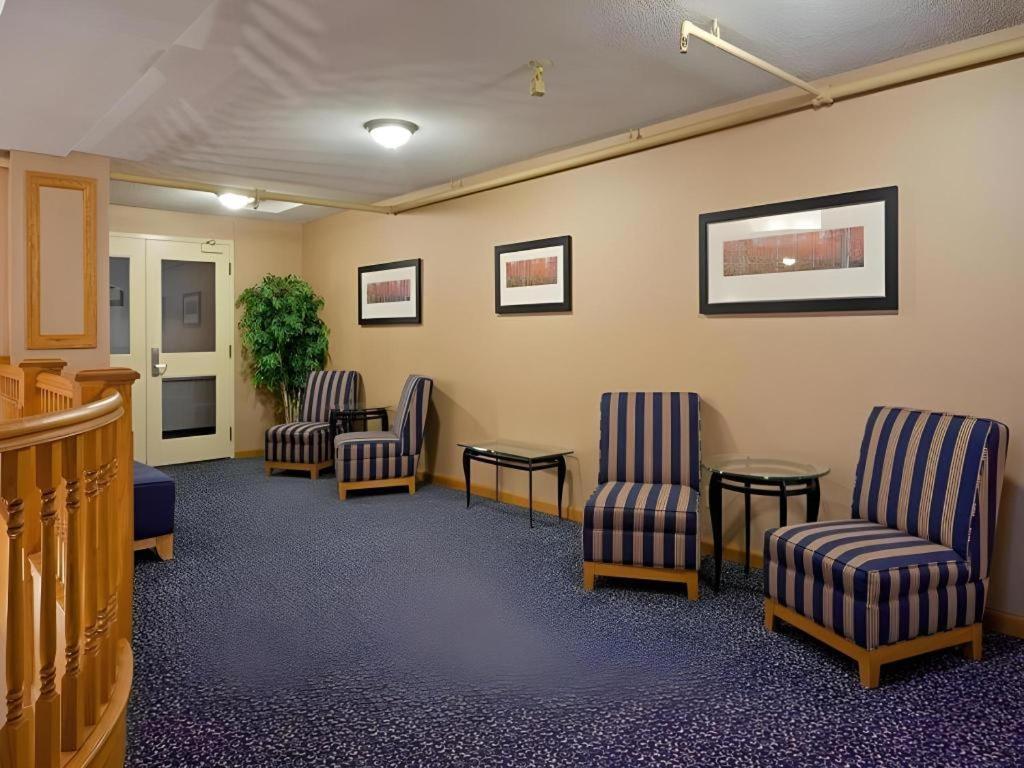 Holiday Inn Express Toronto East - Scarborough By Ihg Экстерьер фото