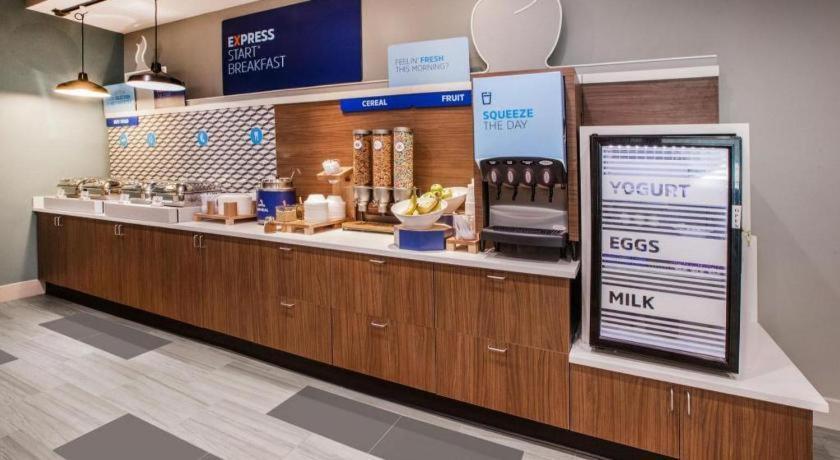Holiday Inn Express Toronto East - Scarborough By Ihg Экстерьер фото