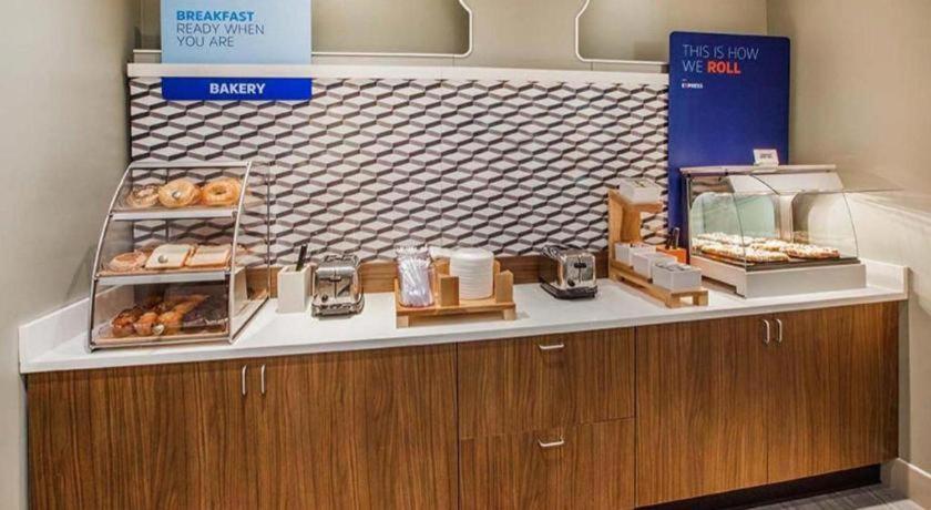 Holiday Inn Express Toronto East - Scarborough By Ihg Экстерьер фото